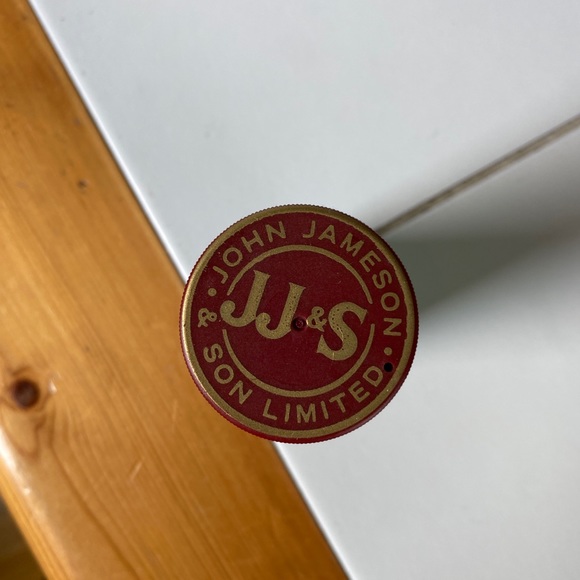 24 Bottle Cap Jameson Whiskey Plastic Shot Glasses - Picture 5 of 5